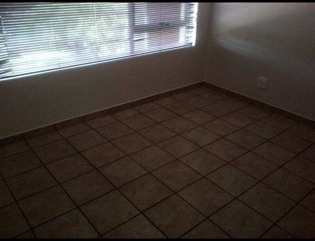2 BEDROOM APARTMENT FOR SALE IN VANDERBIJLPARK SE 4